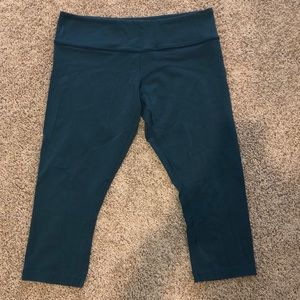 Lululemon Teal Cropped Capri Leggings